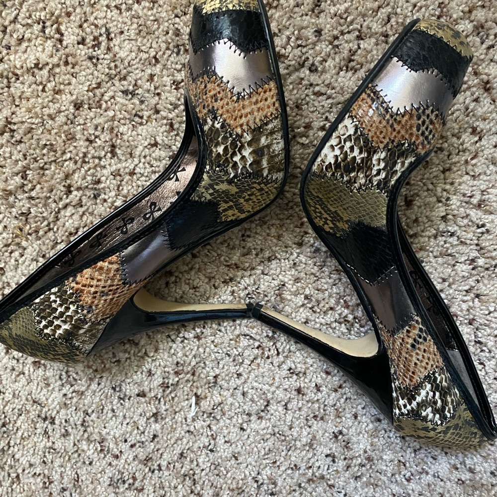 Pumps - Picture 2 of 2
